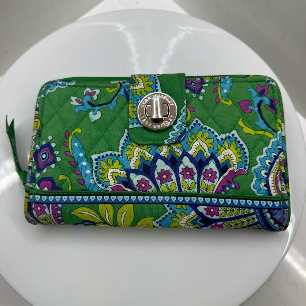 Vera Bradley Turn Lock Wallet – Viva La Vera Pattern – Green Multicolor